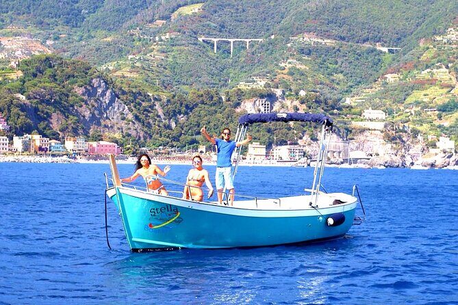 Riomaggiore : experience from the sea with focaccia and wine - Photo Pauses at Each Stop: What You Should Focus On