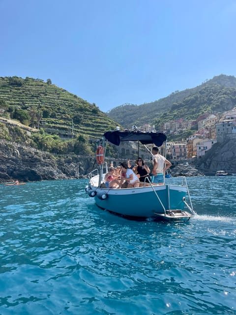 Riomaggiore: Guided Boat Tour around Cinque Terre - Meeting Point and Flow: How the Morning (or Sunset) Usually Feels