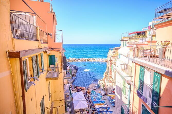 The pearls in the gulf of poets: Cinque Terre private tour - Riomaggiore: Cliff Views, Harbor Smells, and Easy Photo Wins