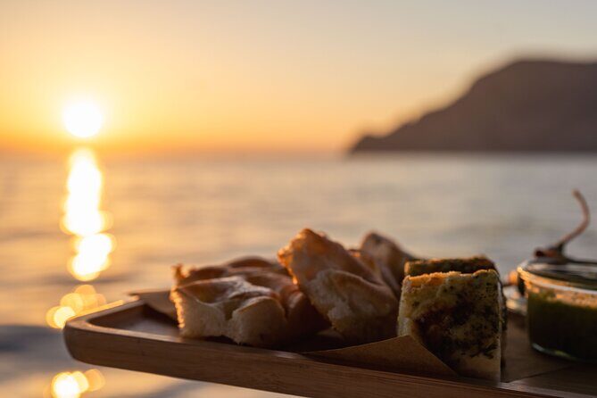 Where the Sun sets: your 5Terre Chill Cruise - Sunset Timing: Why Mid-Sea Feels Special